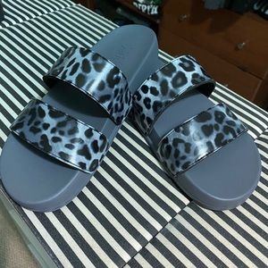 Victoria’s Secret/PINK: Double strap slide